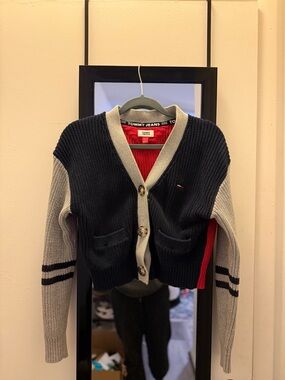 Tommy Jeans Colorblock V‑Neck Cardigan in Navy, Gray & Red